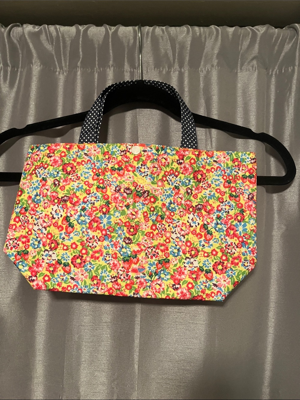 Source Unknown Multicolor Floral Tote with Black Polka Dot Handles